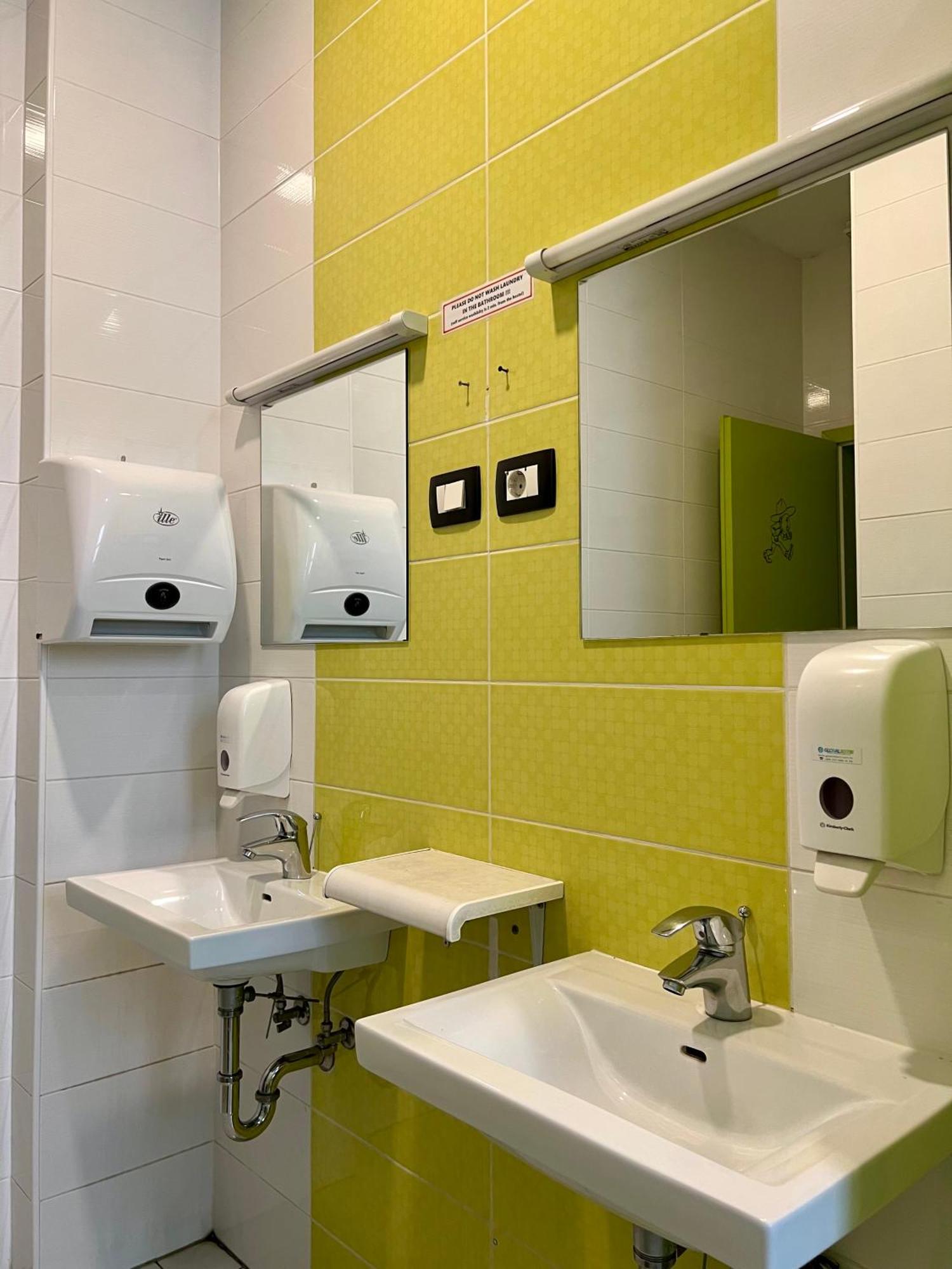 Himalayan Hostel Загреб Екстериор снимка