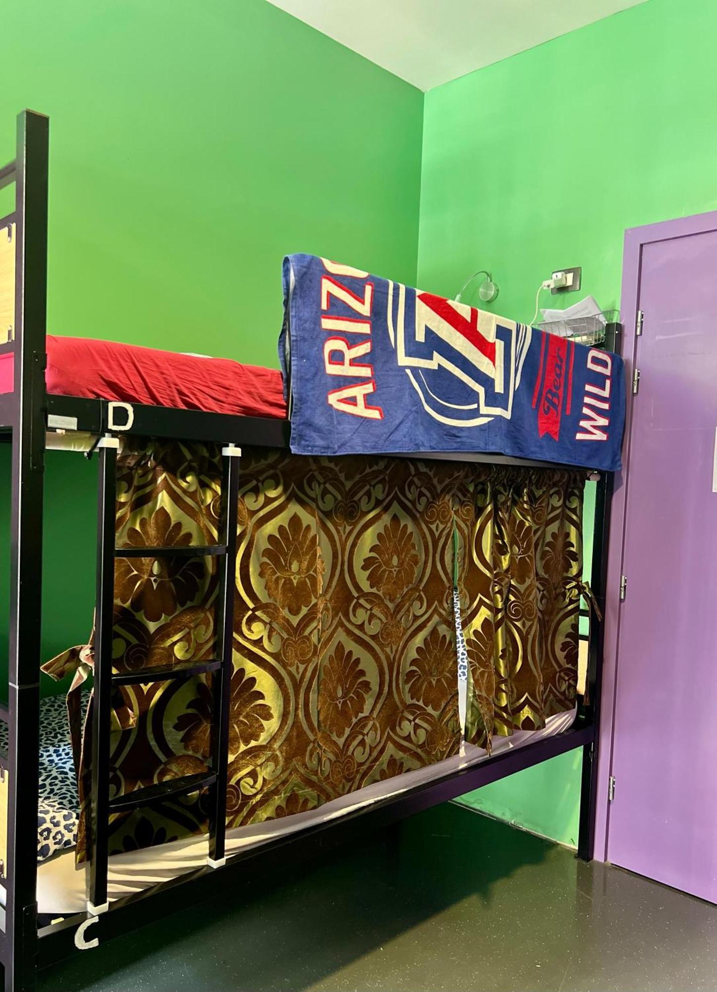 Himalayan Hostel Загреб Екстериор снимка